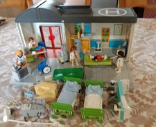 PLAYMOBIL HOPITAL TRANSPORTABLE 5953  avec nombreux accessoires et personnages
