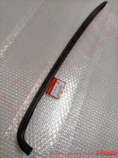 Moulure de pare-brise avant