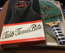 LOT 2 RAQUETTES LION DANS