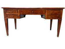 Bureau plat de style Louis XVI
