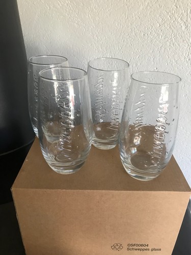 Quatre verres publicitaires - verres,