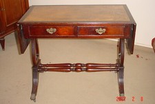 table bureau style anglais en acajou à roulettes