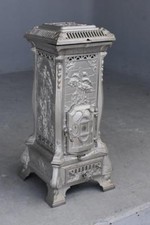 Poêle à bois en fonte époque Art nouveaux aux cigognes vers 1900