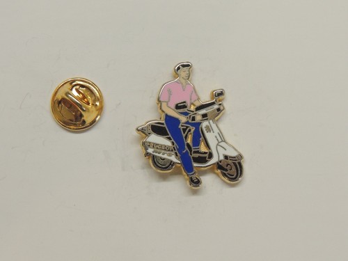 Pin automobile scooter - automobile,