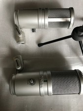 2 micros SUPERLUX E205U