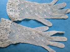 Paire de gants anciens crochet