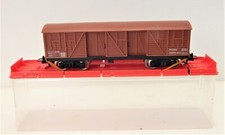 JOUEF UN WAGON COUVERT A