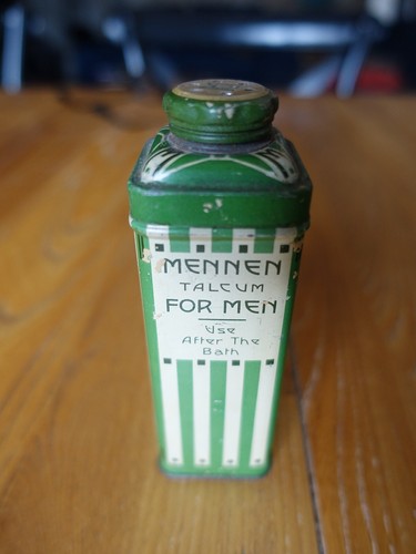 Ancienne boite metal talc