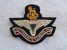 Un insigne tissu militaire " Parachutiste Anglais ".