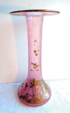 Vase XIXème, verrerie rose de Pantin, cristal émaillé à l'or, style Louis XV