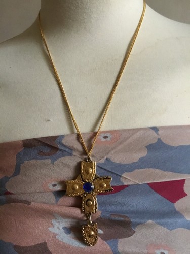 Collier doré pendentif croix