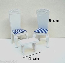 chaises et table en bois