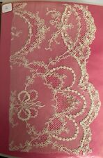 DENTELLE ANCIENNE DE BRUGES SUR CARTON 21 CM SU 27cm sur 29 cm  N° 04
