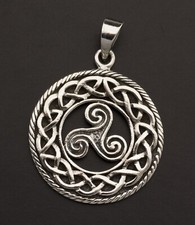 Pendentif triskell breton