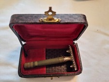 ANCIEN RASOIR A MAIN DANS SON COFFRET