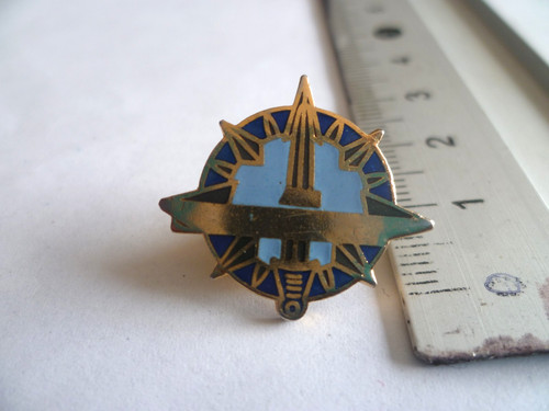 Pin broche boutonnière - pin's,