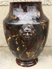 grand vase a decor de magot