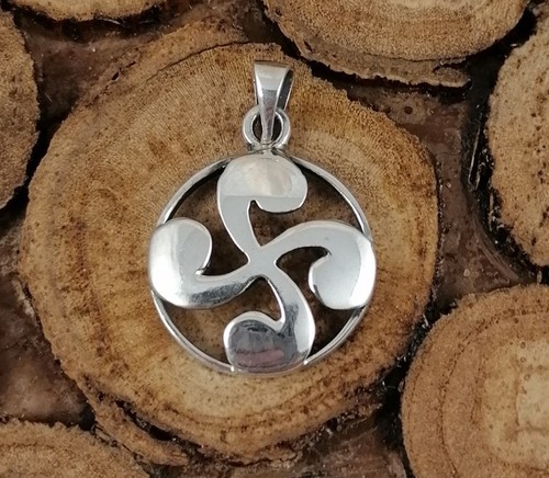 Pendentif croix basque - croix,