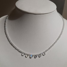 collier raffiné pierre