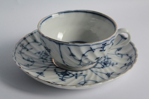 Ancienne tasse porcelaine