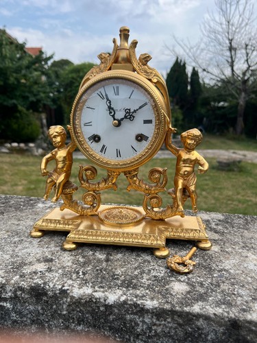Pendule ancienne dorée avec