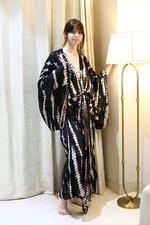 Robe Kimono Femme Longue Et Ample À Manches Noires Et Blanches Tie-Dye PS TD07