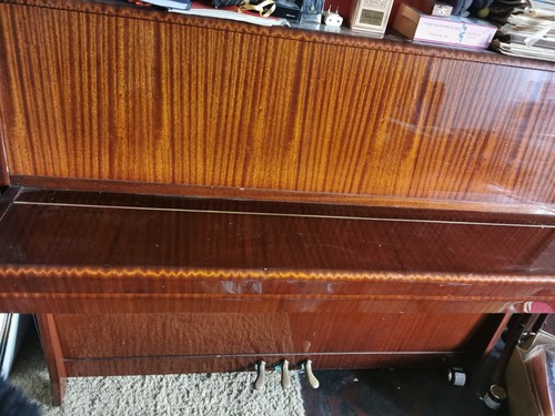 Piano droit pétrof laqué - piano, pétrof,