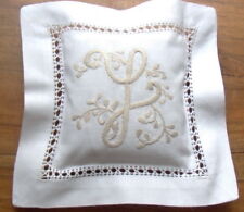 COUSSIN  SACHET BRODE MAIN