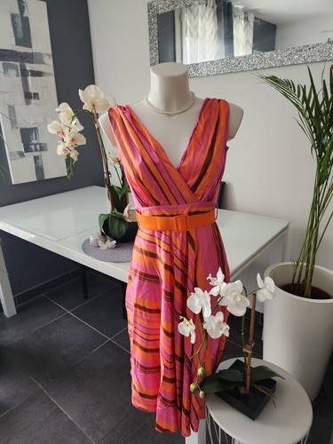 Une robe longue - longue, imprimée