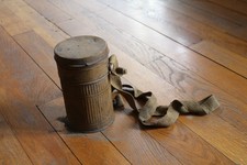 Boîtier de masque à gaz français ARS  WWI + épave de masque à gaz