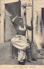Tunisie - Femme arabe posant