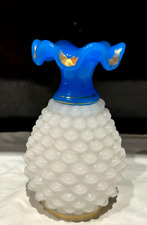 FLACON EN OPALINE BLANCHE ET BLEU EPOQUE XIXème