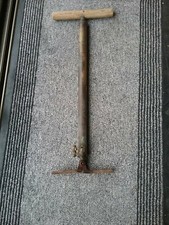 ANCIENNE POMPE A BRAS POUR