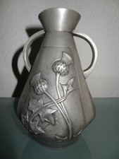 ancien vase en étain signé