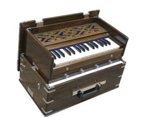 HARMONIUM SAFRI ~ 23⁄4 OCTAVES ~ 4 ARRÊTS ~ DOUBLES ANCHES ~ 32 TOUCHES ~...