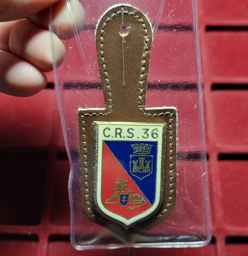 128 pucelle insigne - ~,