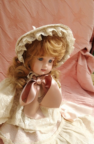 Poupée artiste porcelaine - d,