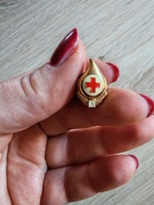 Pin's epinglette dorée Croix