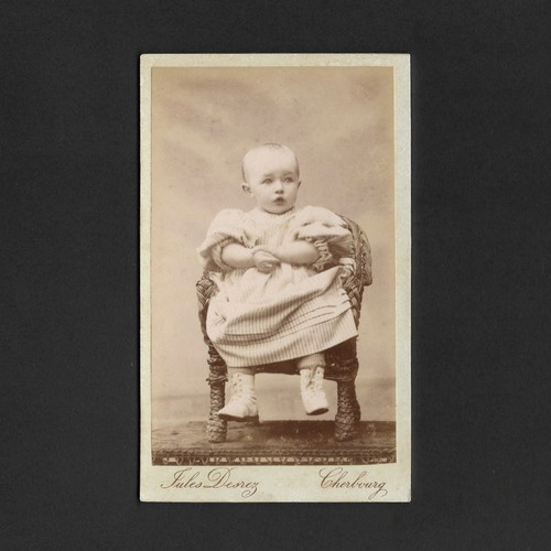 Bébé enfant assis - assis, fauteuil