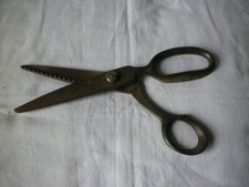 Ciseaux à cranter ancien, Le Grelot France