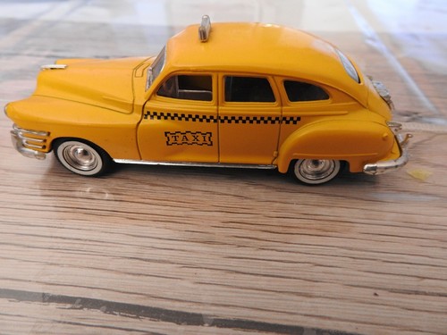 Voiture miniature taxi - miniature,