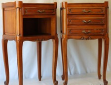 Paire de chevet Style Régence en Merisier : 1tiroirs et une niche / 3tiroirs 