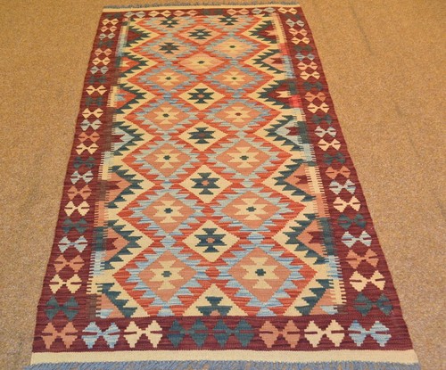 Tapis kilim oriental - oriental, À