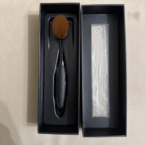 Mac oval foundation contour - &,