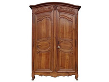 Armoire noyer XVIIIème chapeau gendarme