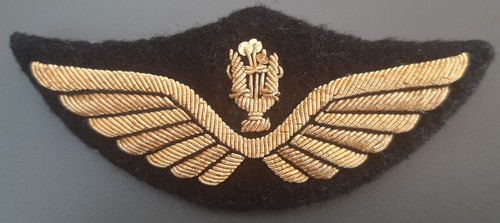Insigne brodé casquette - de,