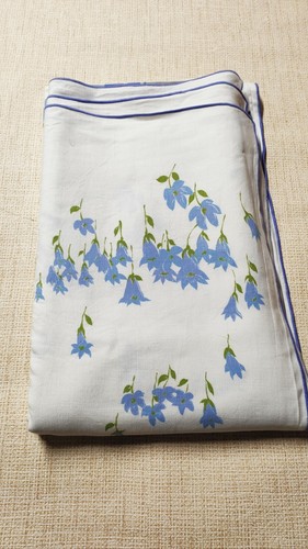 Nappe blanche fleurs bleues - blanche,
