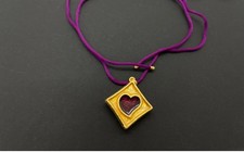collier pendentif Yves Saint Laurent, coeur violet prune, doré, opium, vintage