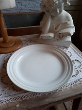 Plat rond ancien en porcelaine blanche