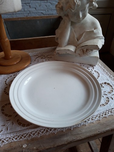 Plat rond ancien - , porcelaine